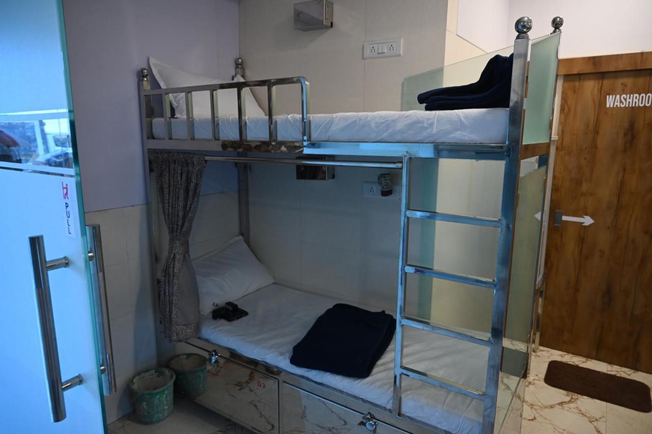 Sagar Dormitory Andheri - Nearest To Andheri Railway Station West Мумбаи Экстерьер фото