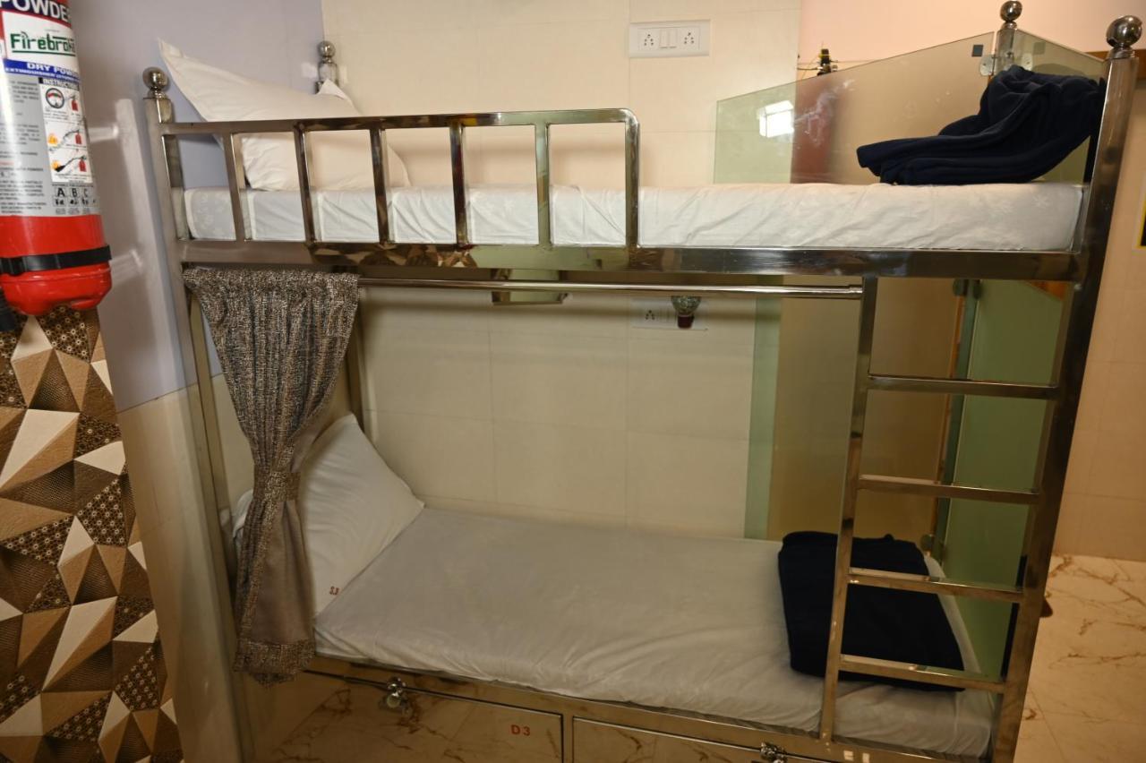 Sagar Dormitory Andheri - Nearest To Andheri Railway Station West Мумбаи Экстерьер фото